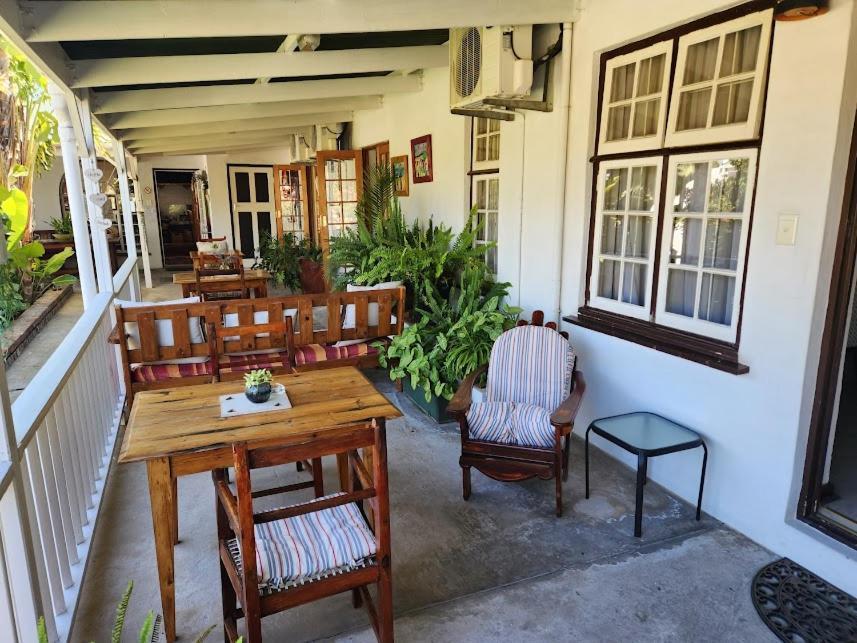 Beit Shalom Before Known As Best Little Guesthouse Oudtshoorn Exterior photo